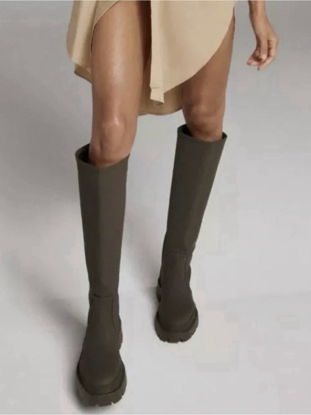 Zara Tall Lace-Up Chunky Sole Boots in Olive green. Blogger favorite. Size 39/9